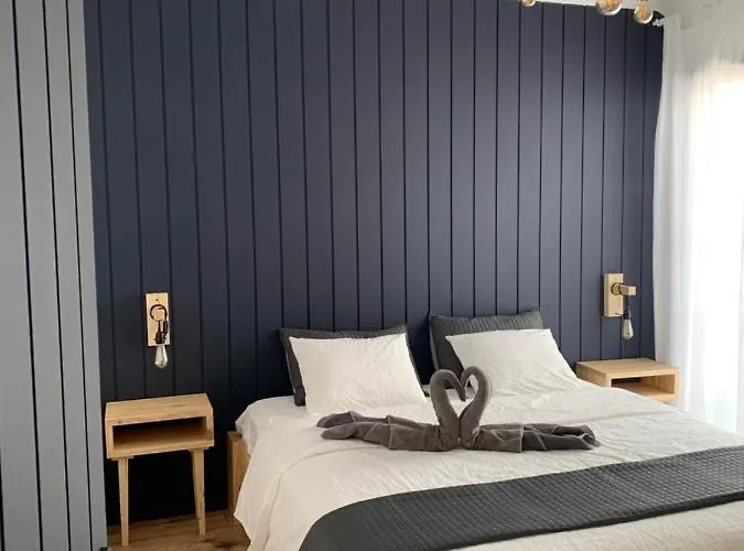 Luxury Diamantes One Bedroom شقة *