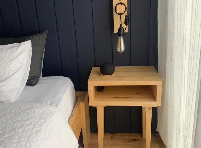 Luxury Diamantes One Bedroom *